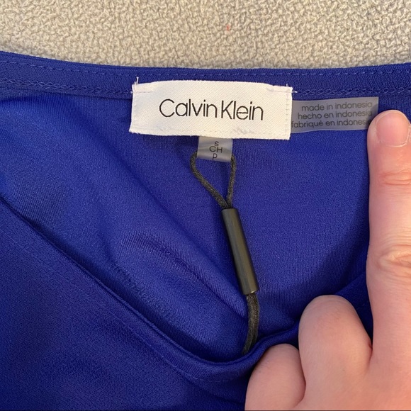 Calvin Klein blue sleeveless blouse with decorative shoulder buttons - Picture 4 of 7